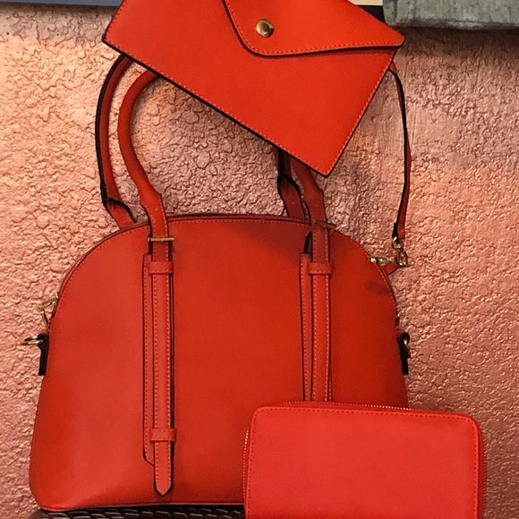 Purse: used once & it is in great condition!!! - Picture 4 of 4